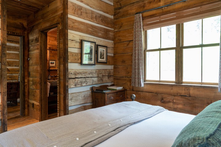 Room 46 of 105