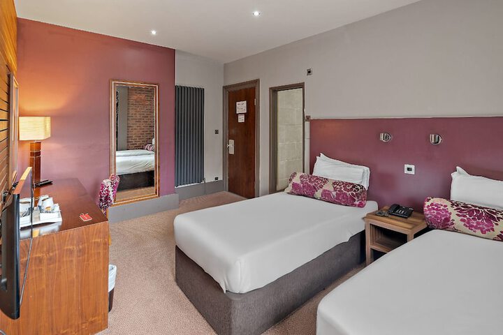 Room 25 of 44