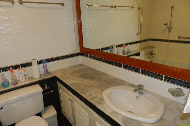 Room 180 of 259
