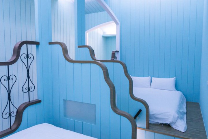 Room 6 of 30