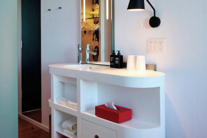 Room 8 of 58