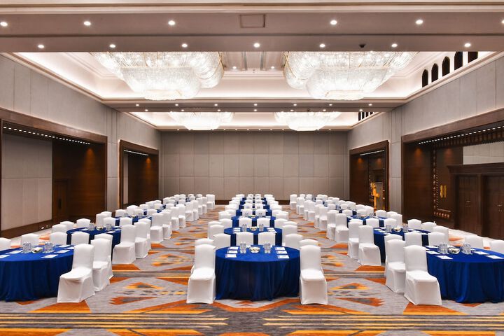 Ballroom/Hall 77 of 121