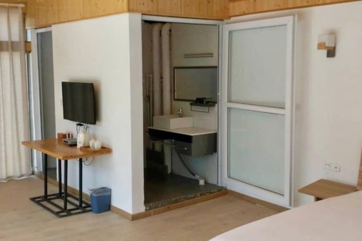 Room 5 of 15
