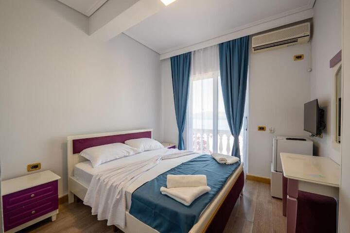 Room 5 of 42