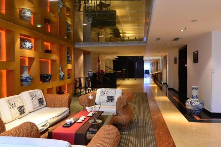 Baodao Exhibition Center Hotel