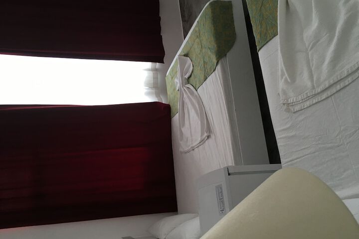 Room 18 of 37