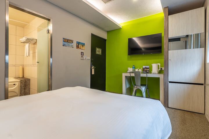 Room 14 of 28