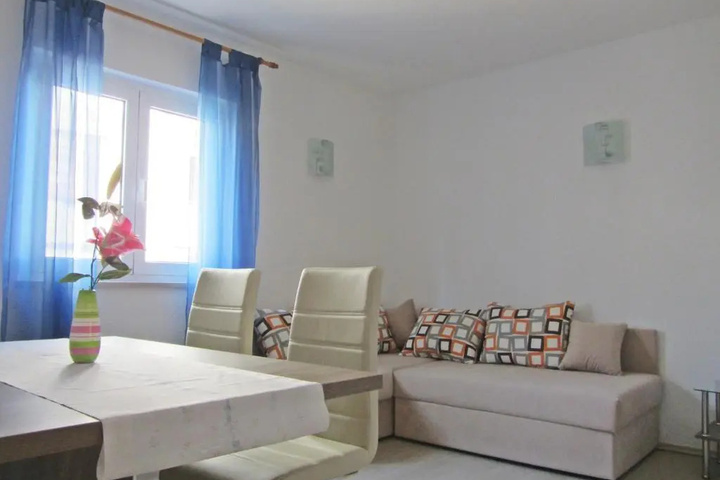 Room 8 of 15