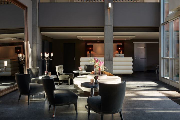 Hotel Lobby