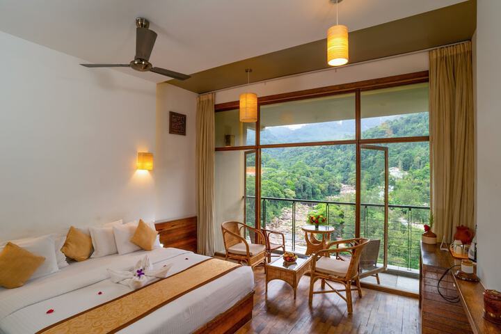Room 4 of 16