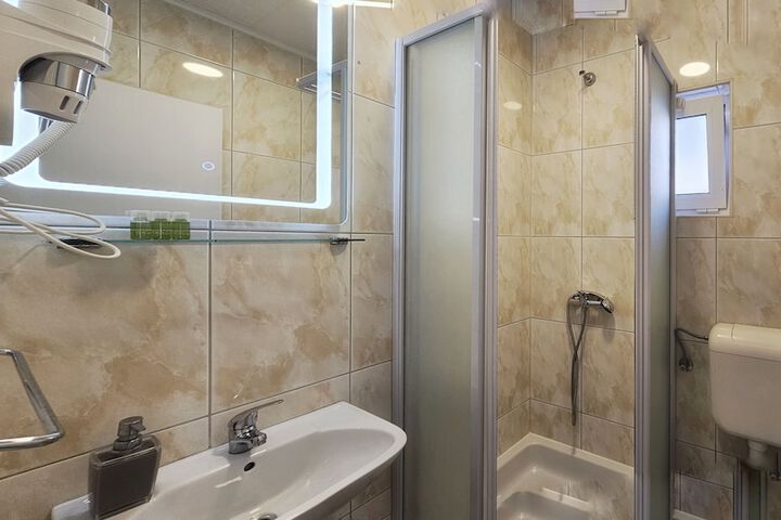 Room 122 of 140