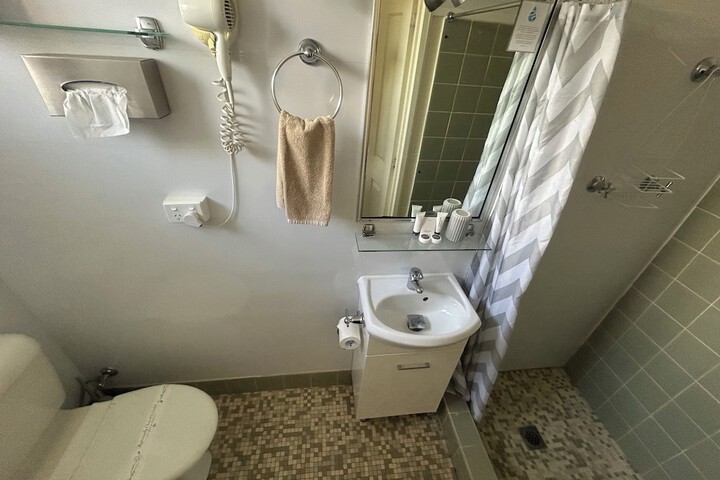 Room 11 of 11