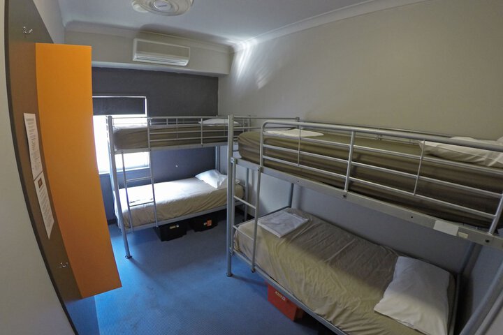 Room 6 of 32