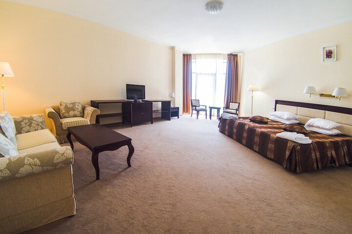 Room 12 of 42
