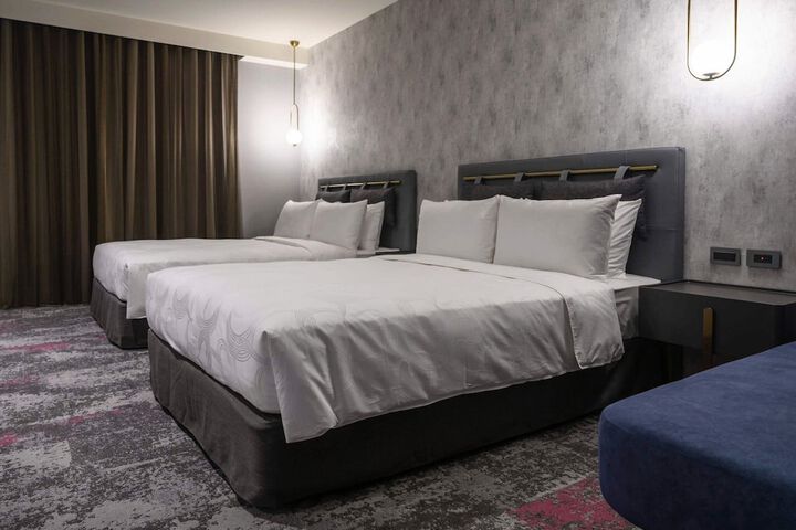 Room 10 of 36