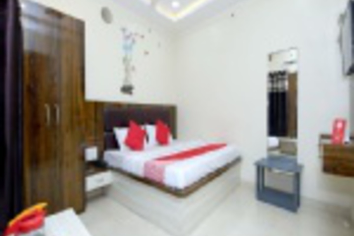 Room 372 of 407