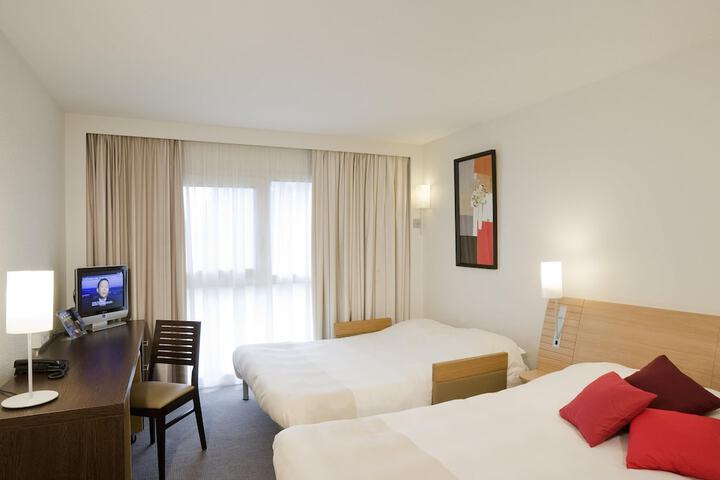 Room 28 of 126