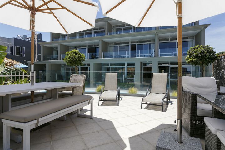 Sundeck 195 of 200