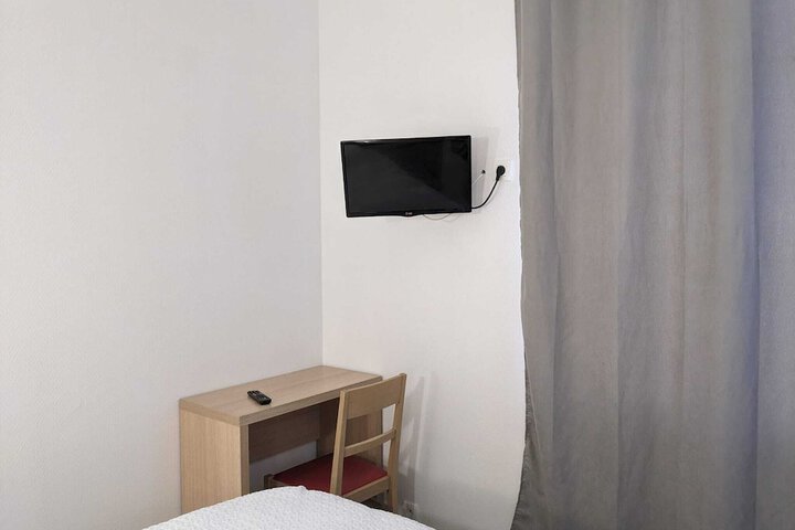 Room 6 of 19