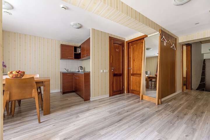 Room 45 of 214