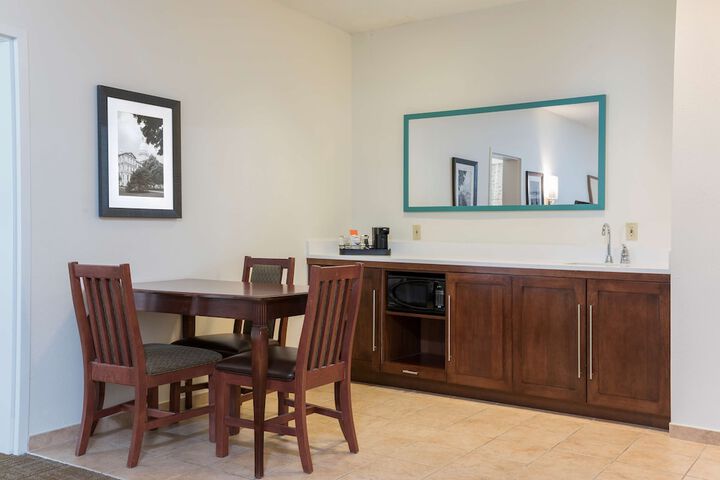1 King Bed with Sofa Bed and Refrigerator (15 of 17)