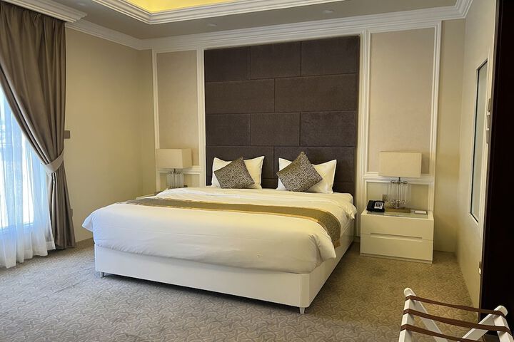 Room 18 of 104