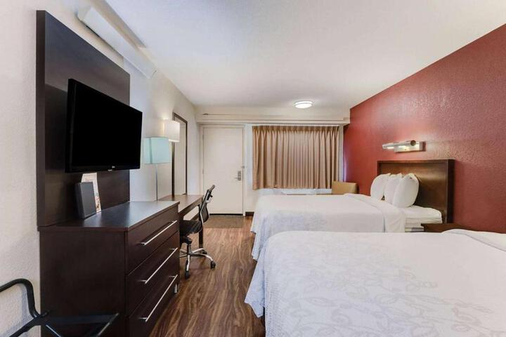 2 Double Beds (1 of 7)