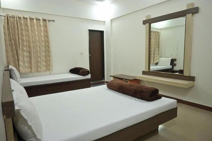 Room 3 of 10