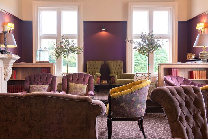 Lounge 128 of 138
