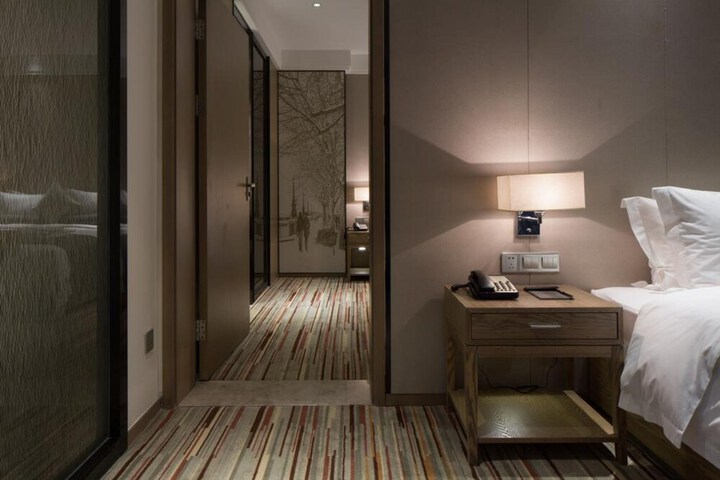 Room 13 of 19