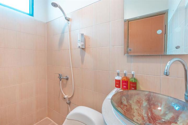 OYO FLAGSHIP 2131 HOTEL BINONG