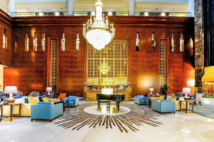 Entrance & Lobby