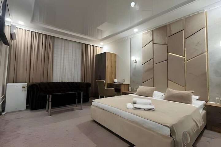 Room 13 of 19