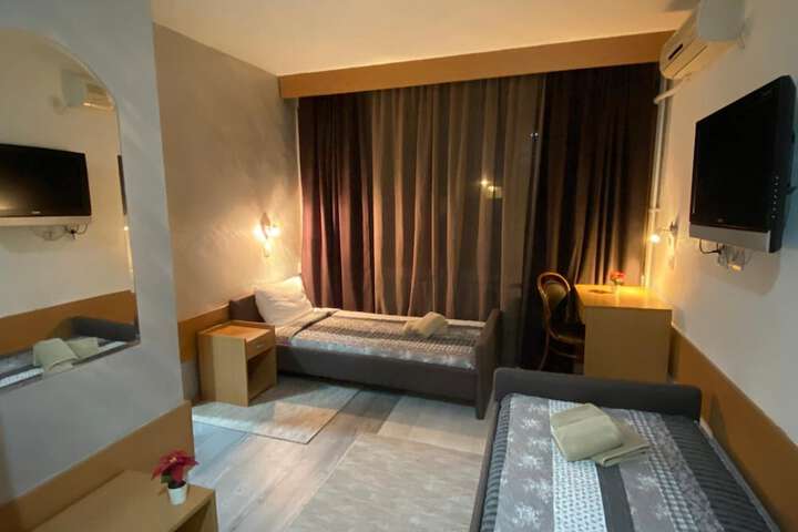 Room 27 of 96