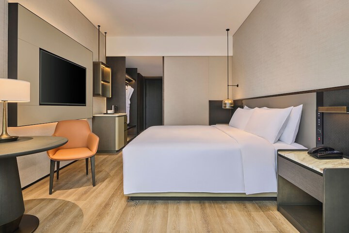 Room 30 of 93