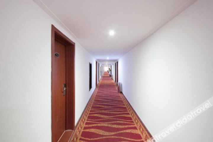 Huatian Holiday Hotel