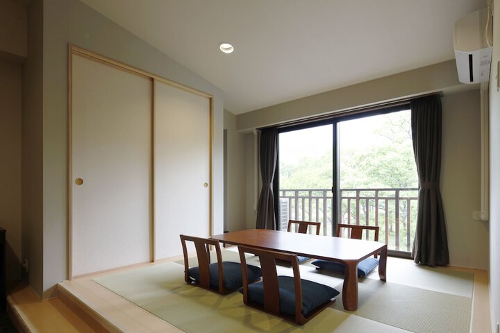 Room 12 of 27