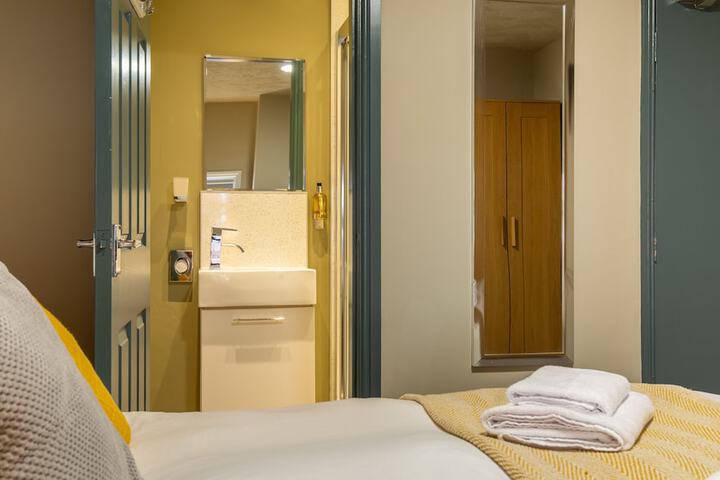 Room 7 of 46