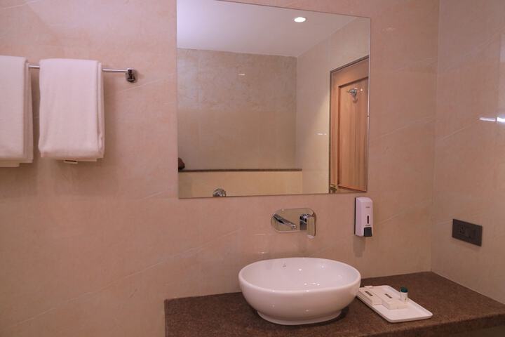 Room 12 of 27
