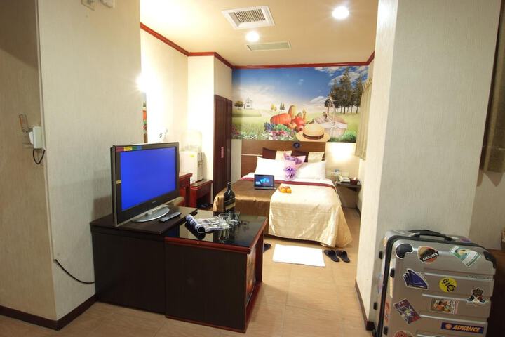 Room 7 of 27