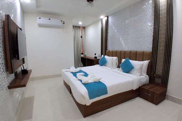 Room 6 of 19