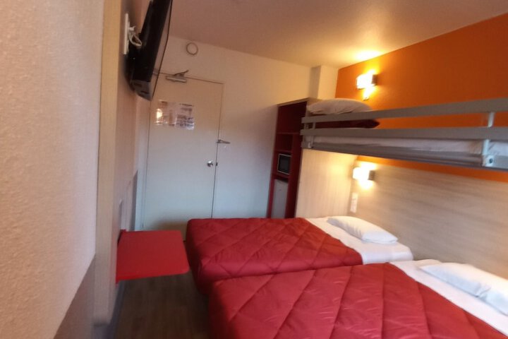 Room 2 of 39