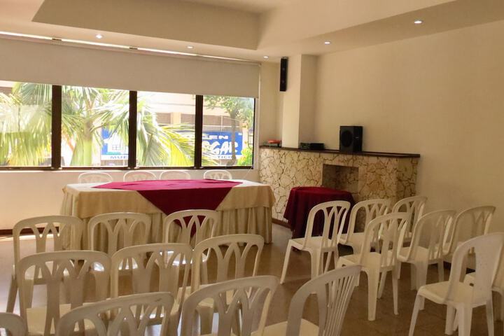 Room 4 of 8