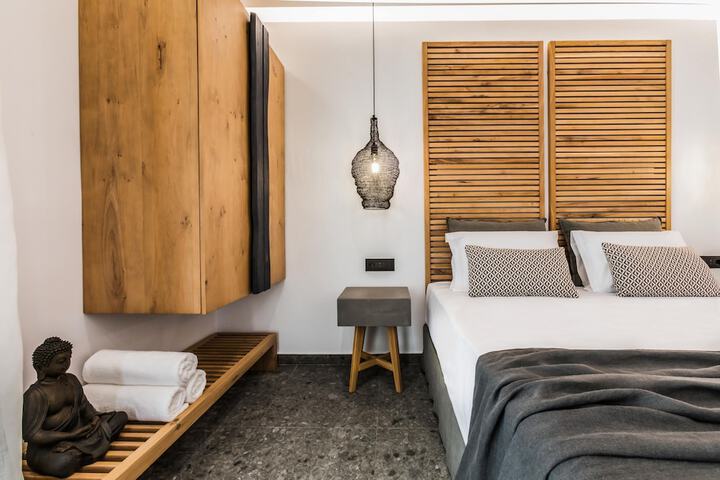 Room 5 of 62