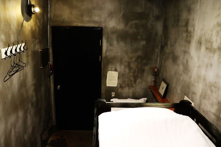 Room 17 of 47