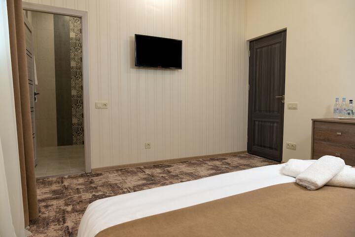 Room 5 of 33