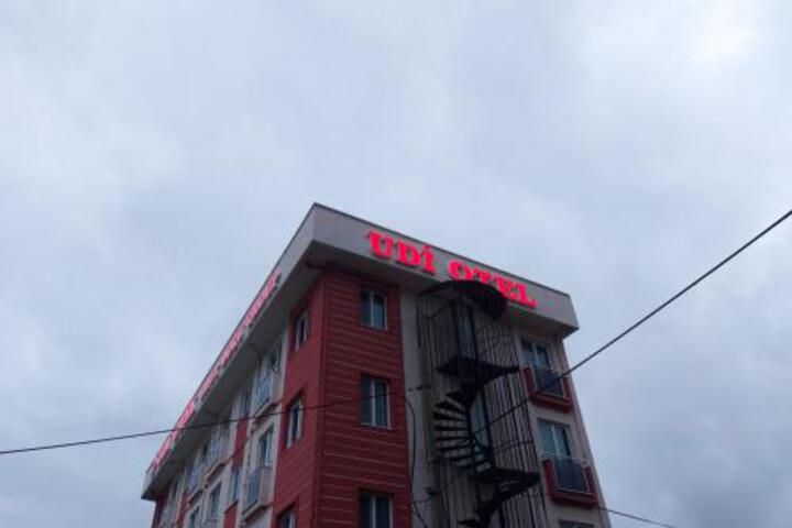 UDI SUIT OTEL