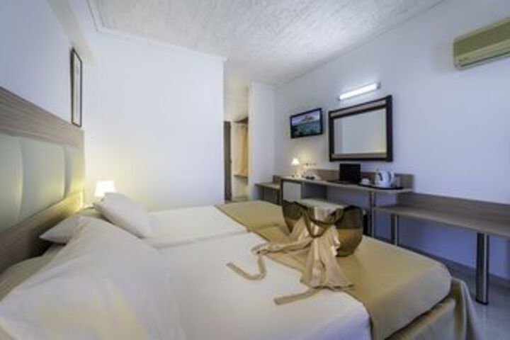 Room 16 of 44