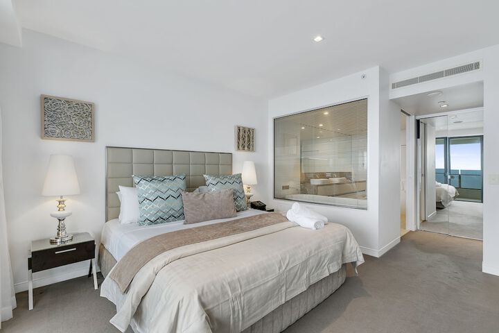 Room 4 of 115