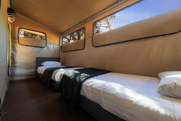 Room 10 of 76